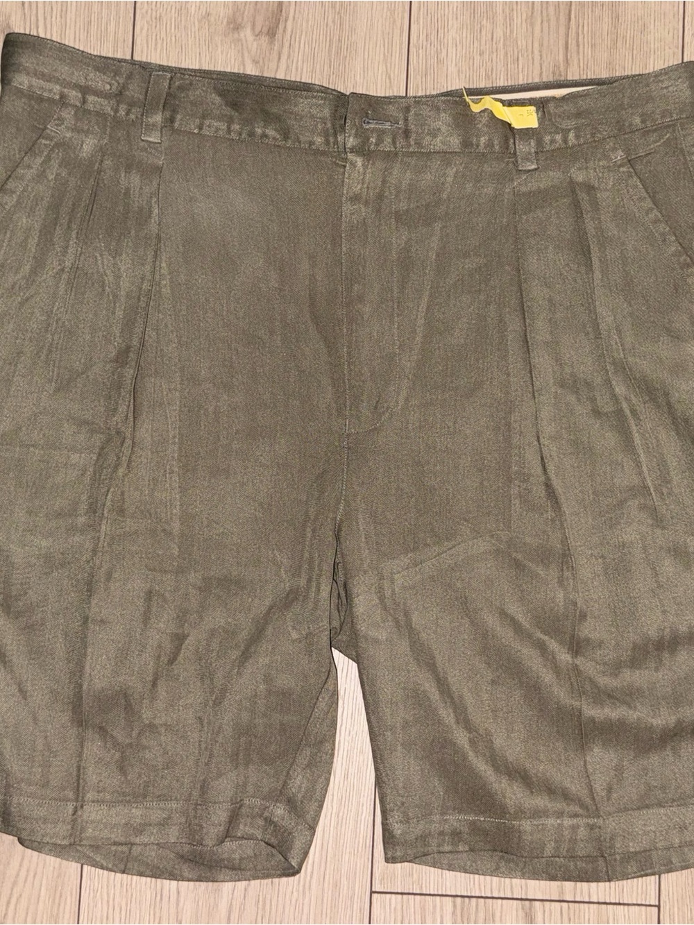 Tommy Bahama Relax Mens 38W Olive Green 100% Silk Pleated Vintage Island Shorts